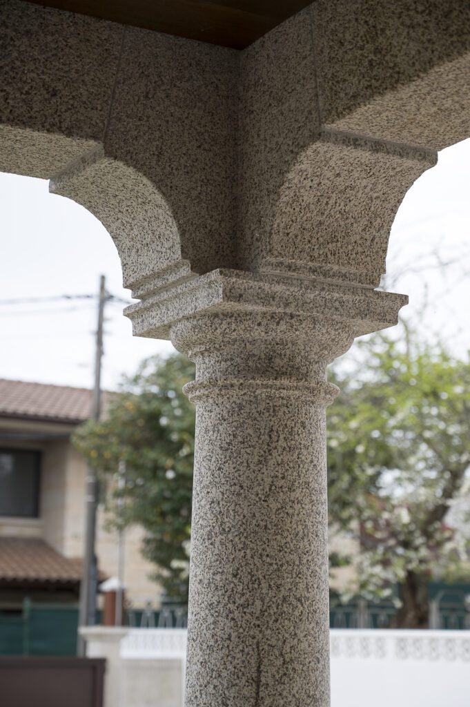 columna de piedra en detalle